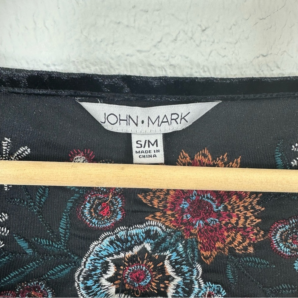 John Mark Womens Boho Black Velvet Bat Wing Top Sz S/M Floral Embroidered NWT - Picture 4 of 9